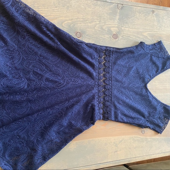 Lace cut out dress - Picture 4 of 4